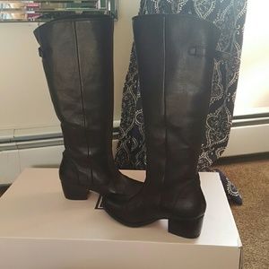 Watisse black leather boots