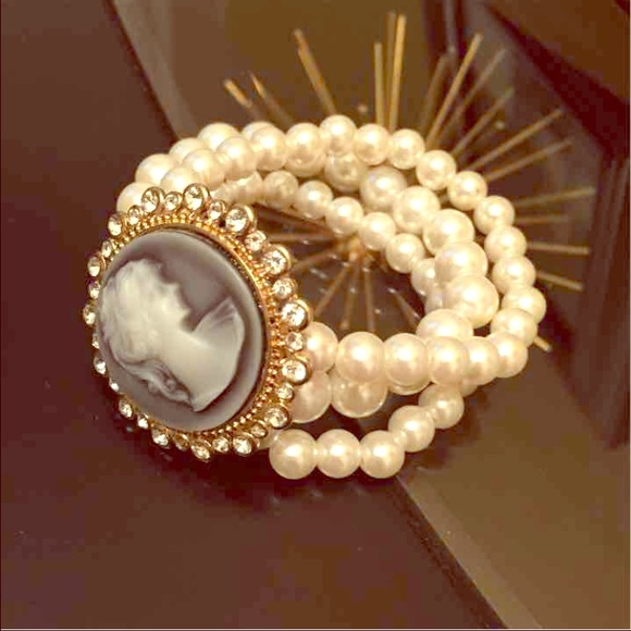 Beautiful pearl bracelet