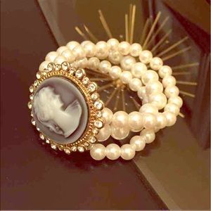 Beautiful pearl bracelet