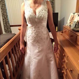 Beautiful wedding dress! NWT