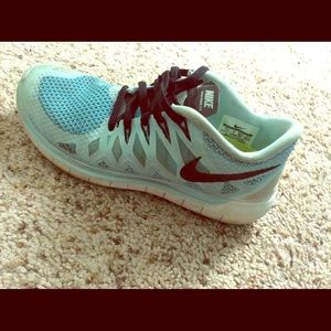 Nike teal sneaker great condition!