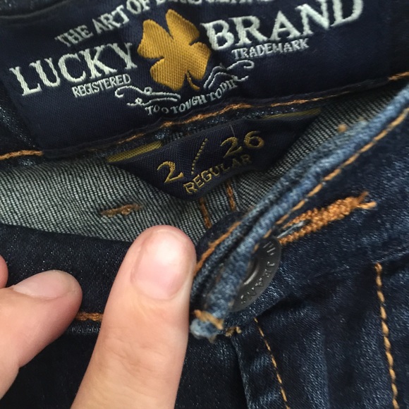 FREE W/ ANY PURCHASE LUCKY BRAND JEANS - Picture 3 of 4