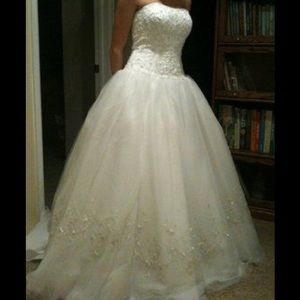 David's bridal wedding dress size 10 t9513