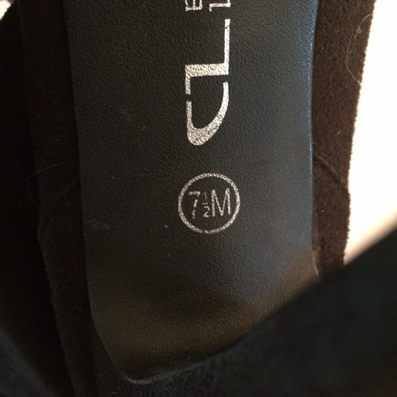 High heal boots - Picture 2 of 3