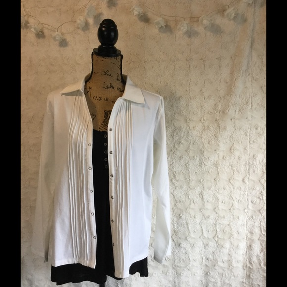 Denim & Co. White Snap Front Top - Picture 3 of 3