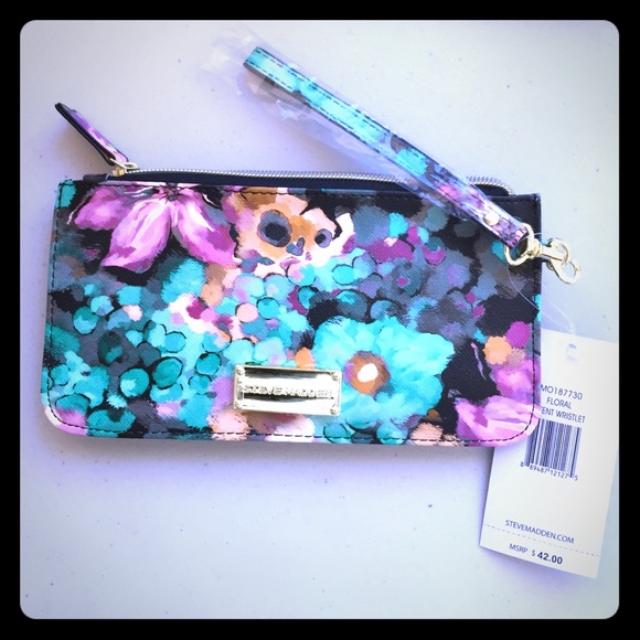 🌻Floral print🌻Textured Wristlet