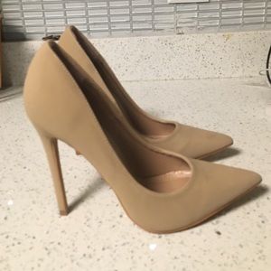 Pretty pair of nude heels!!