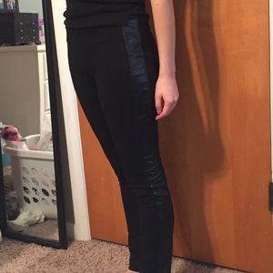 Leggings w faux leather stripe