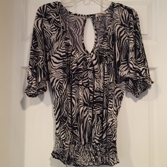 3/$15!!! Zebra scoop neck top