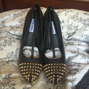 Brand new Steve Madden 4inc heels with studs.