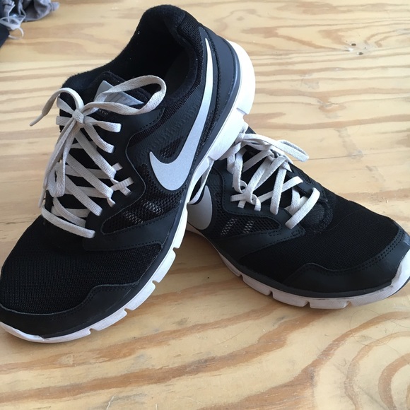 Nike tennis shoes- more colors available🎉