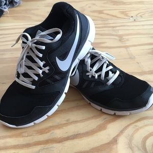 Nike tennis shoes- more colors available🎉