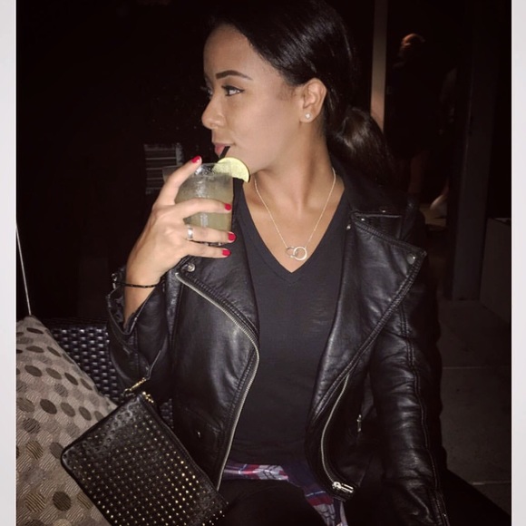 Meet your Posher, Alexis