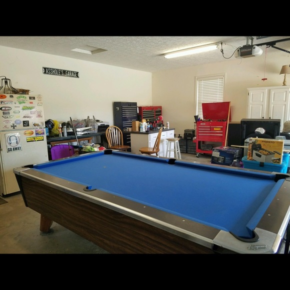 Pool table - Picture 2 of 2