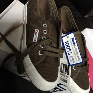 Brand spanking new superga size 6