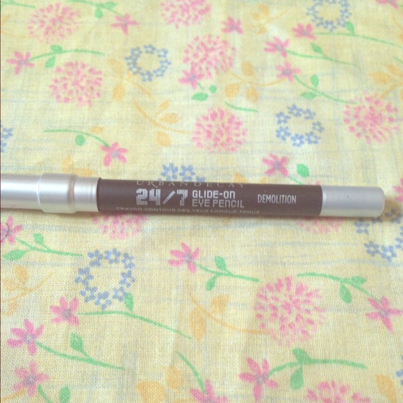 ❌SOLD❌Travel size Urban Decay eyeliner - Picture 1 of 3