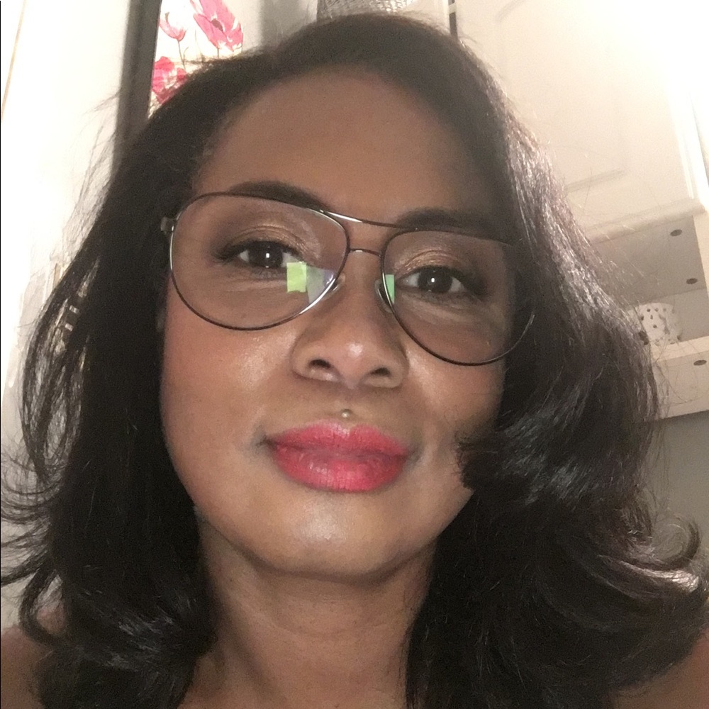 Meet your Posher, Adrienne