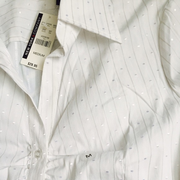 NWT NY&Co Staple white polka dots shirt - Picture 2 of 2