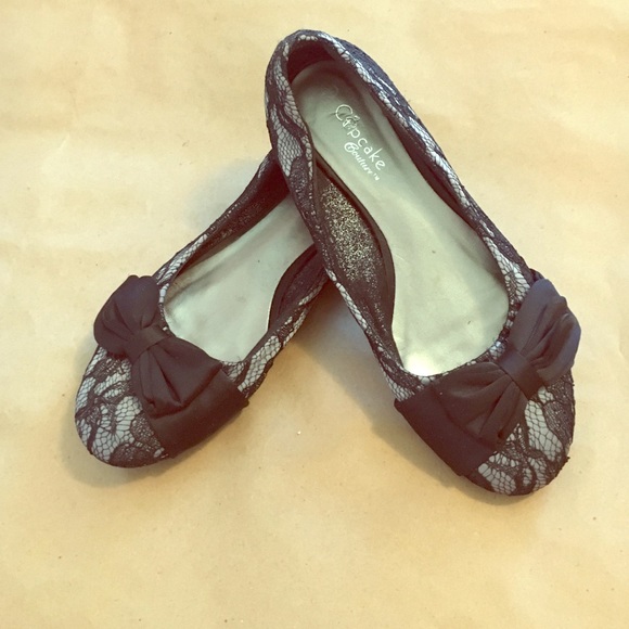 Lace and bow flats
