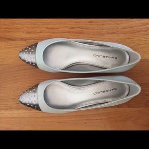 Bandolino pointing flat/ tiny wedge heel