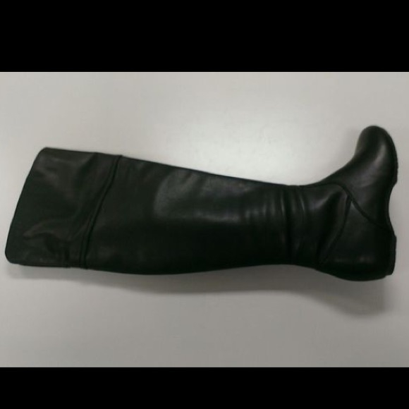 Women's boot 🏻 just 8 left 😬 - Picture 1 of 4