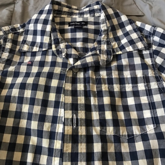Boys button downs. Multiple sizes - Picture 3 of 4