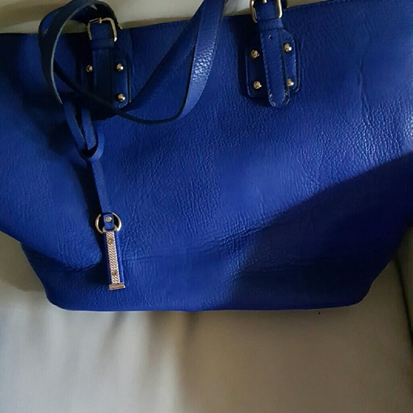 LARGE TOTE WITH A SMALLER TOTE/W STRAPS