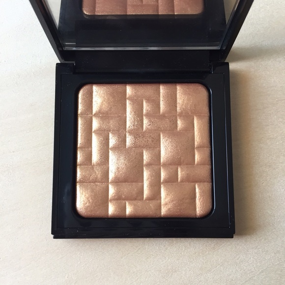 Bobbi Brown Highlighting Powder