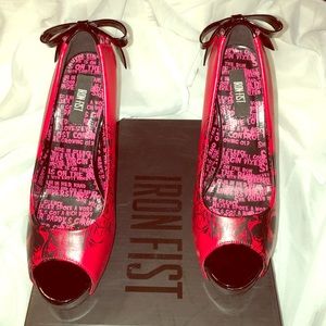 ❌FINAL PRICE❌💀LIKE NEW IRON FIST💀, size 8