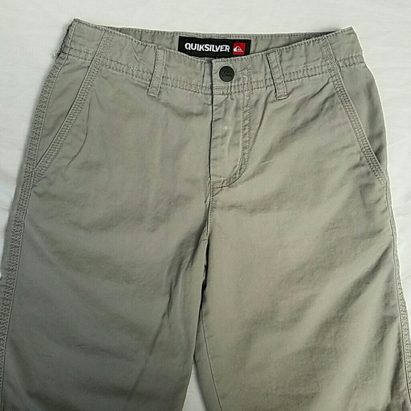 QUICKSILVER BOYS GRAY SHORTS, SZ 7