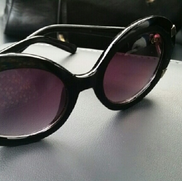 Sunglasses - Picture 3 of 4