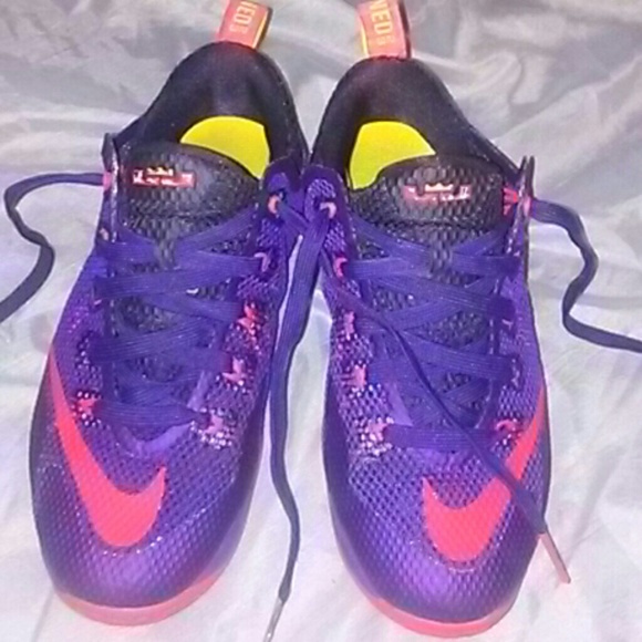 Nike Lebron 25  sneakers size 5Y worn only 5x - Picture 2 of 3