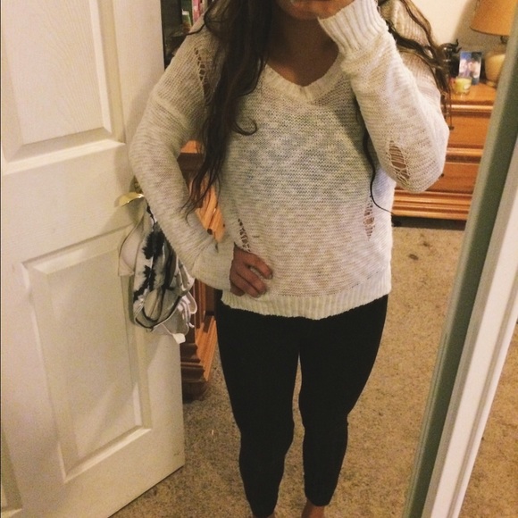 Distressed sweater - Picture 2 of 2