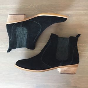 Gap Chelsea Suede Bootie