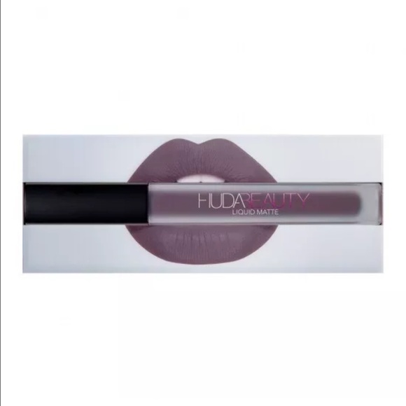 Huda Beauty Liquid Matte in Medusa