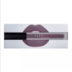 Huda Beauty Liquid Matte in Medusa