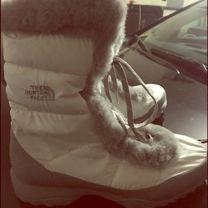 Like new north face winter boots