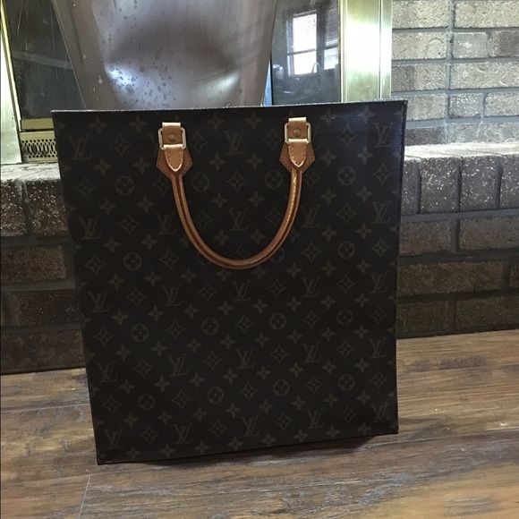 Louis Vuitton Sac Plat