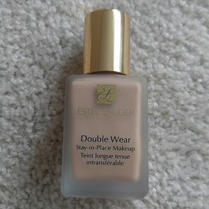 Ester Lauder Double Wear Foundation 4N1