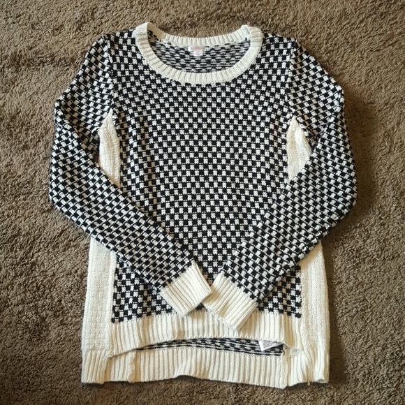 *must go* Mod Black Checkered Sweater