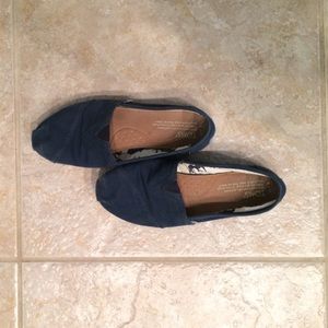 Navy blue toms