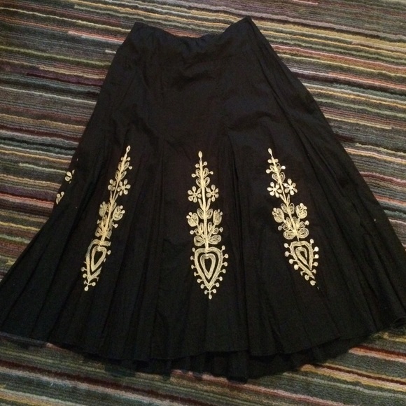 Maxi skirt with beautiful threading!