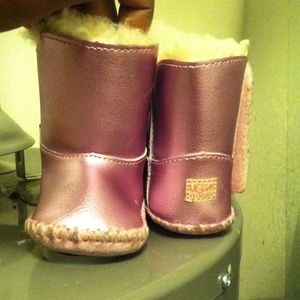 baby girl uggs size 2 baby girl uggs size 2