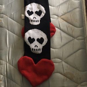 Skull and heart scarf