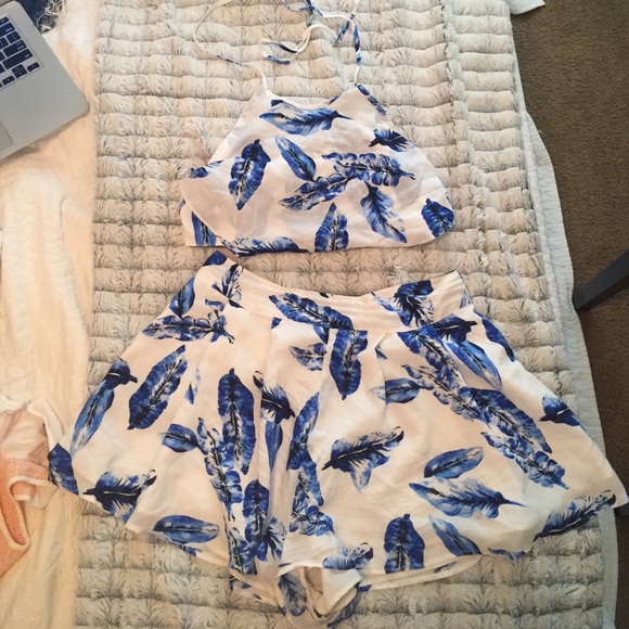 ✨✨ white and blue floral short set✨✨