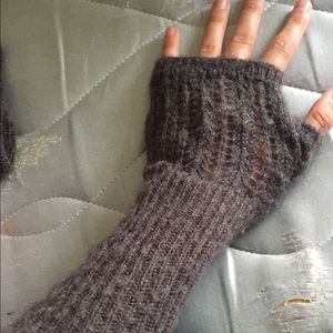 Fingerless knit gloves