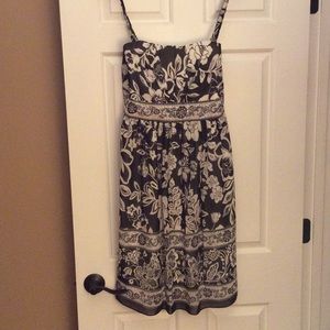 Paisley Size 8 White House Black Market Dress
