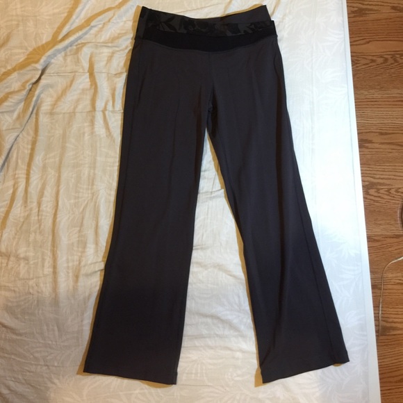 EUC Lululemon Astro Pant Gray Soot Floral Size 8