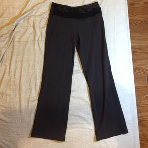 EUC Lululemon Astro Pant Gray Soot Floral Size 8