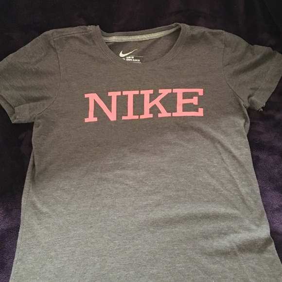 NIKE Slim Fit Tee